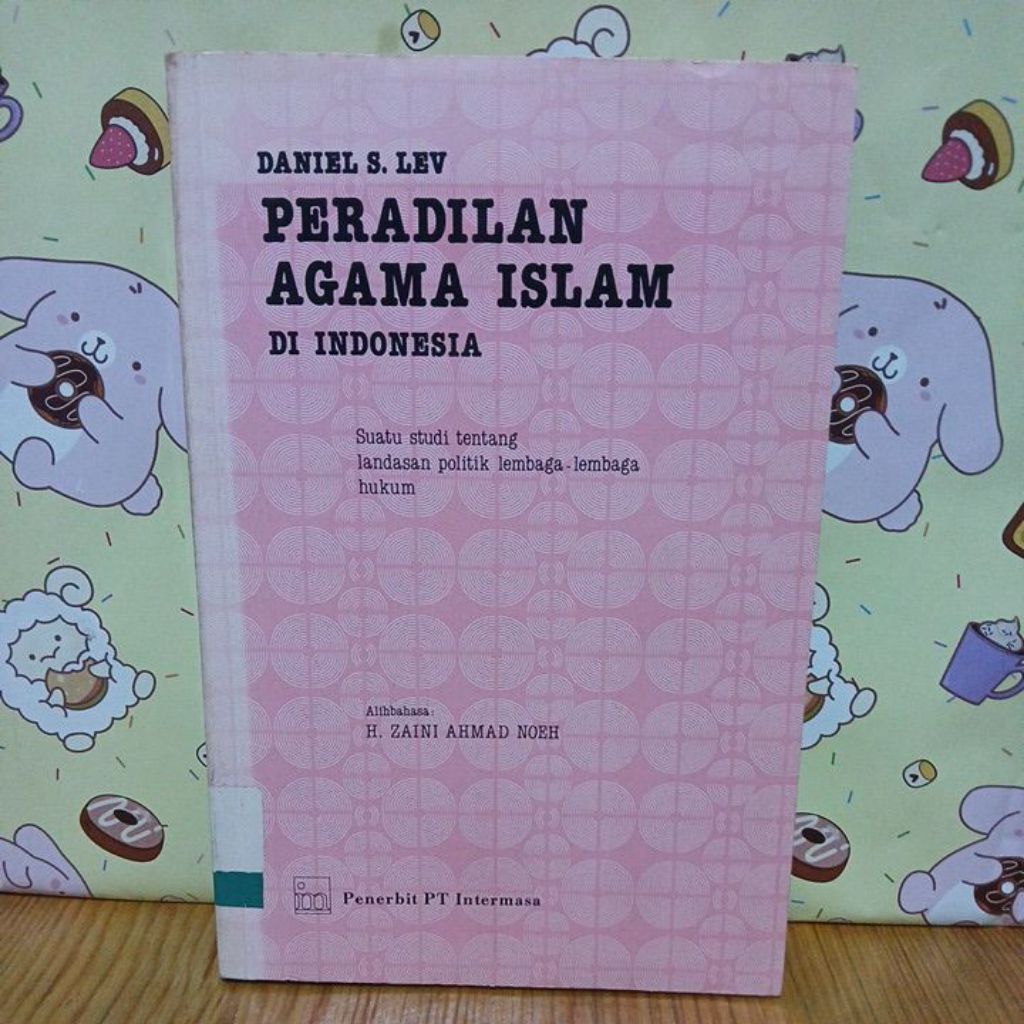 Peradilan Agama Islam Di Indonesia By Daniel S. Lev.  ASLI ORIGINAL