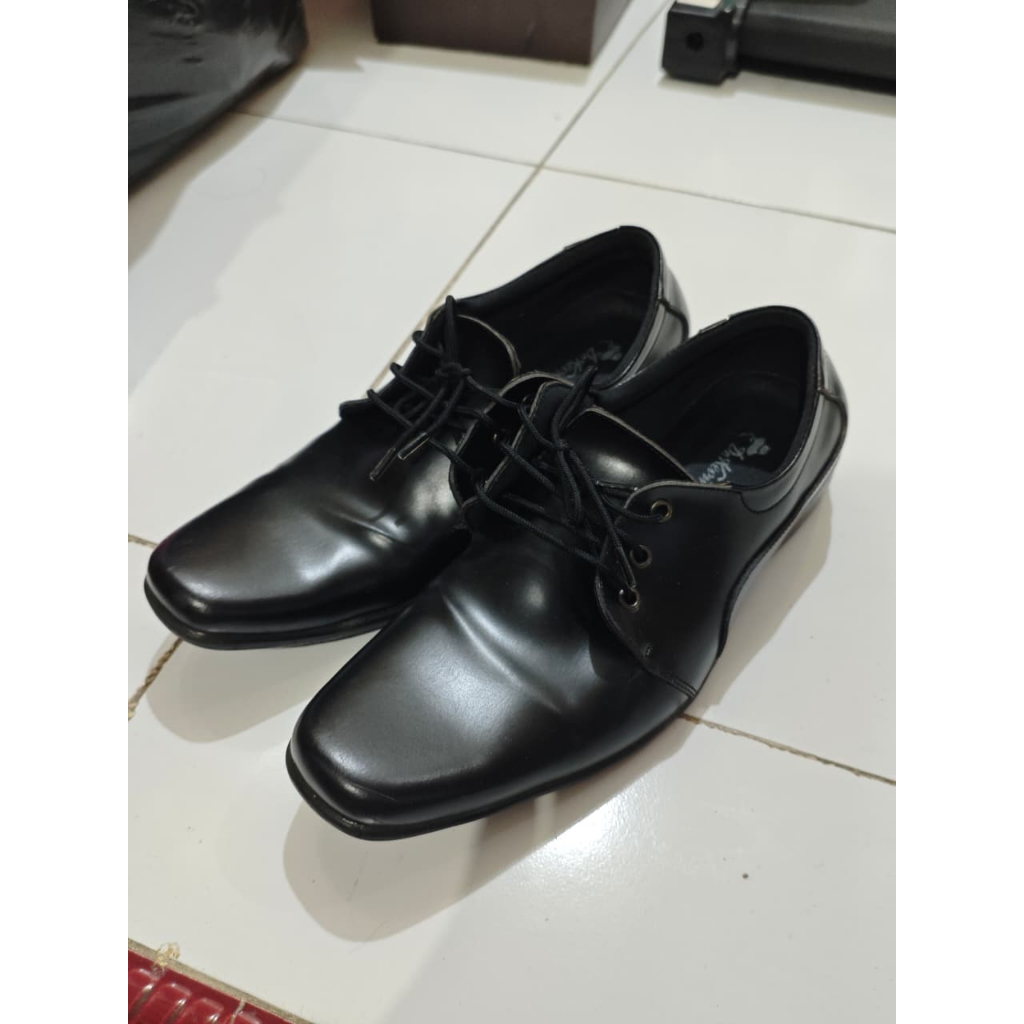 [PRELOVED] Sepatu Pantofel Pria Formal Dr. Kevin Bahan Kulit Sintetis Size 41 - Sepatu Oxford Kerja 