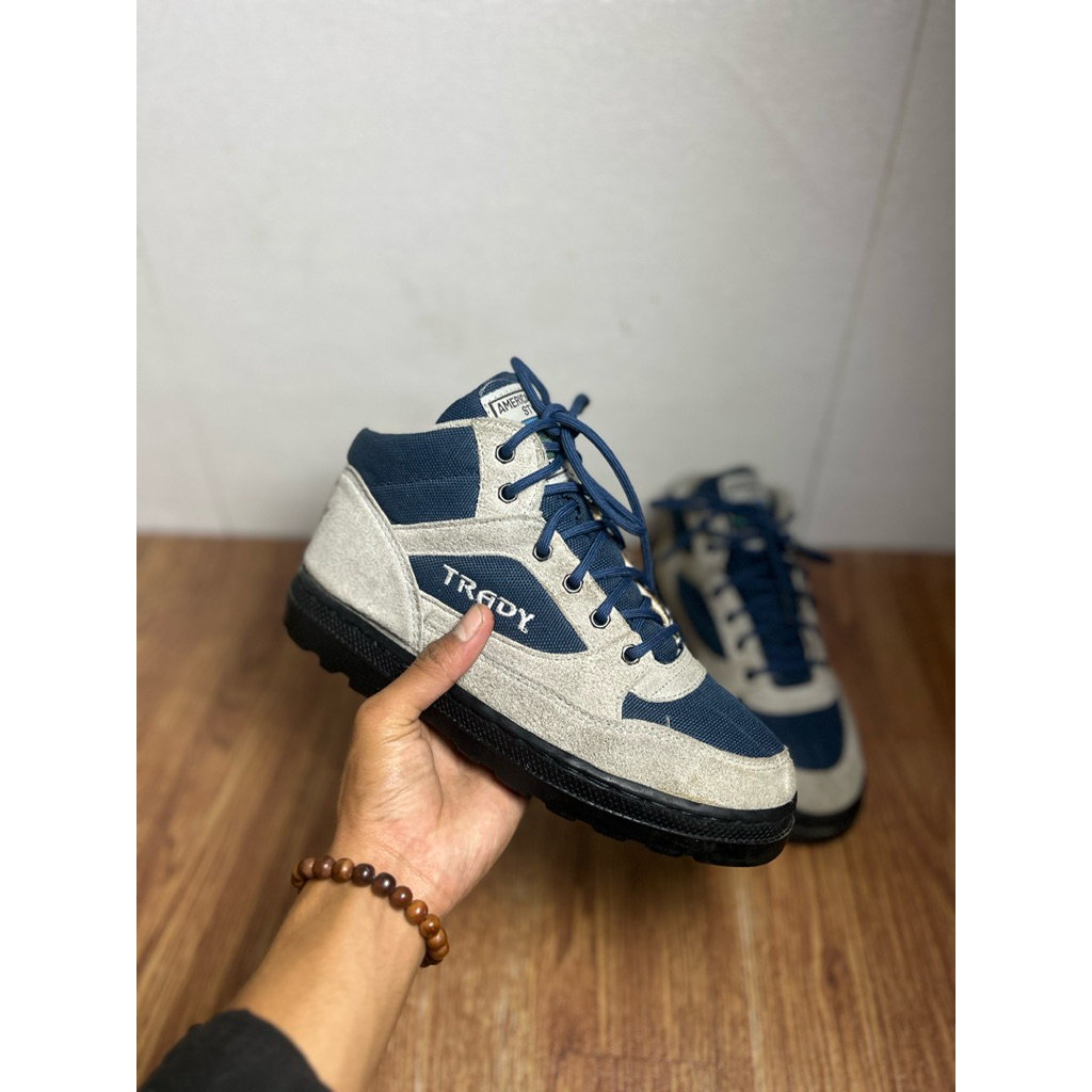 Sepatu gunung second trady