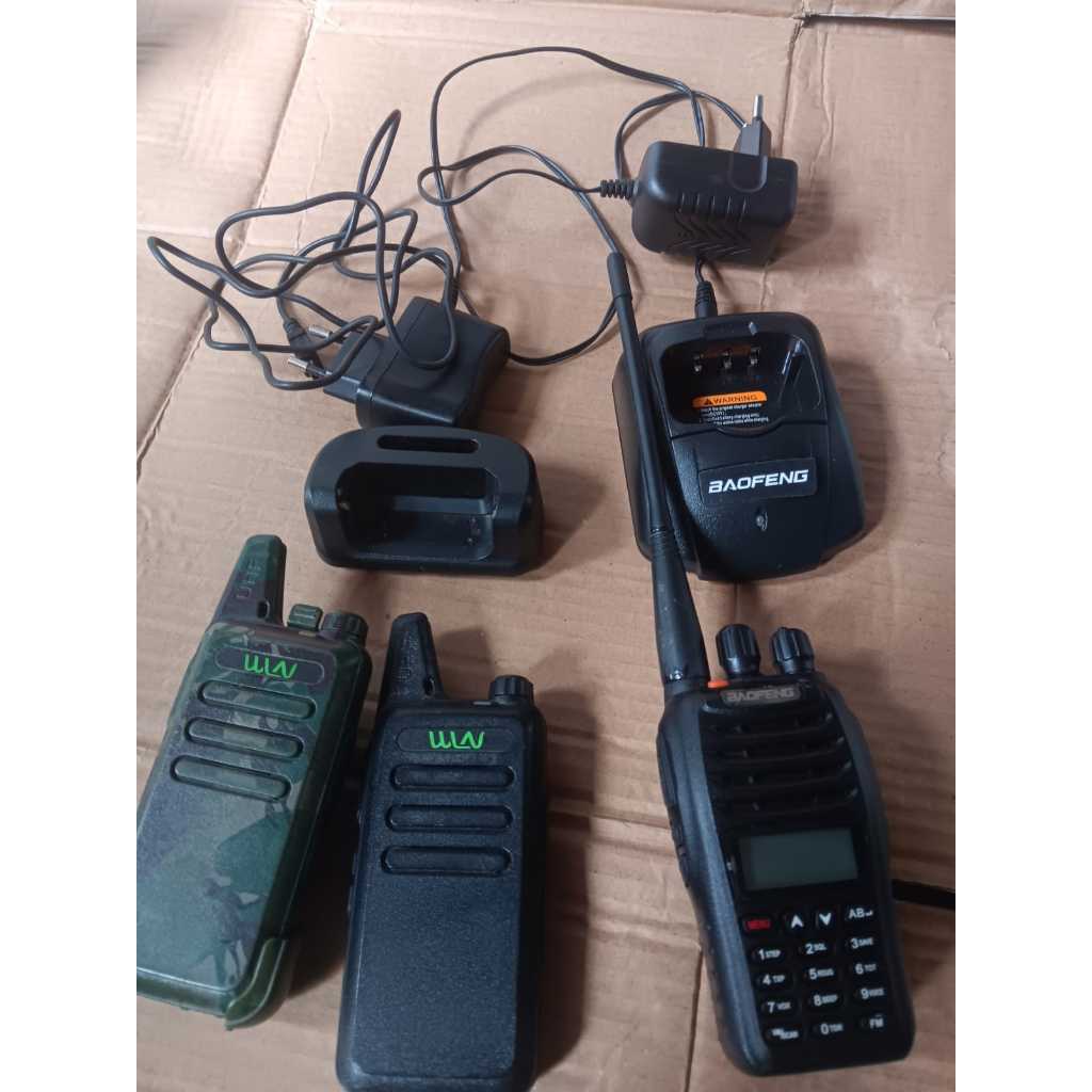 2 HT WLN KD C1 UHF dan 1 HT BAOFENG UV B5 DUALBAND FM