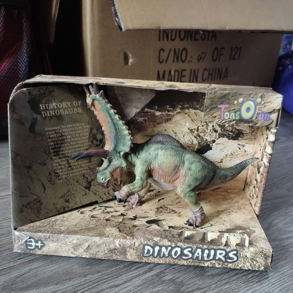 Mainan LATOYS Tons O Fun Pentaceratops
