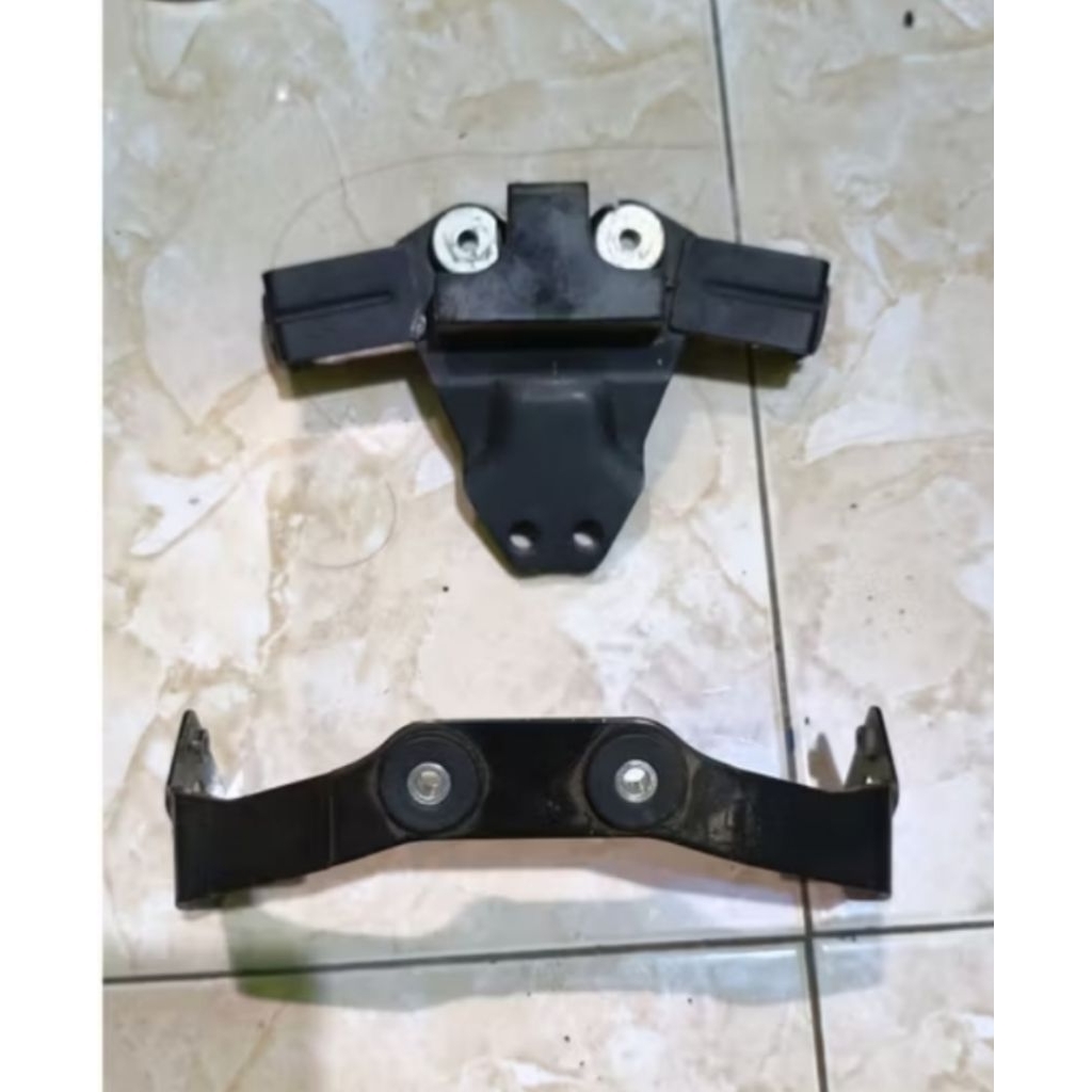 breket pangkon tangki r15v3 original