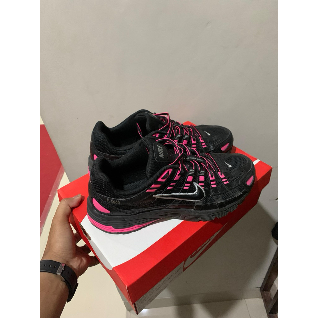 NIKE P6000