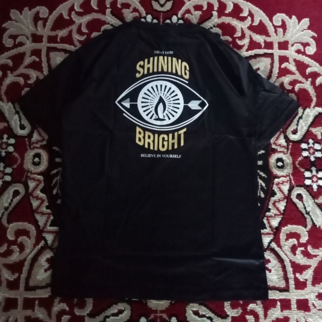 Kaos Shining Bright Back Print Light Eyes Original bnwt