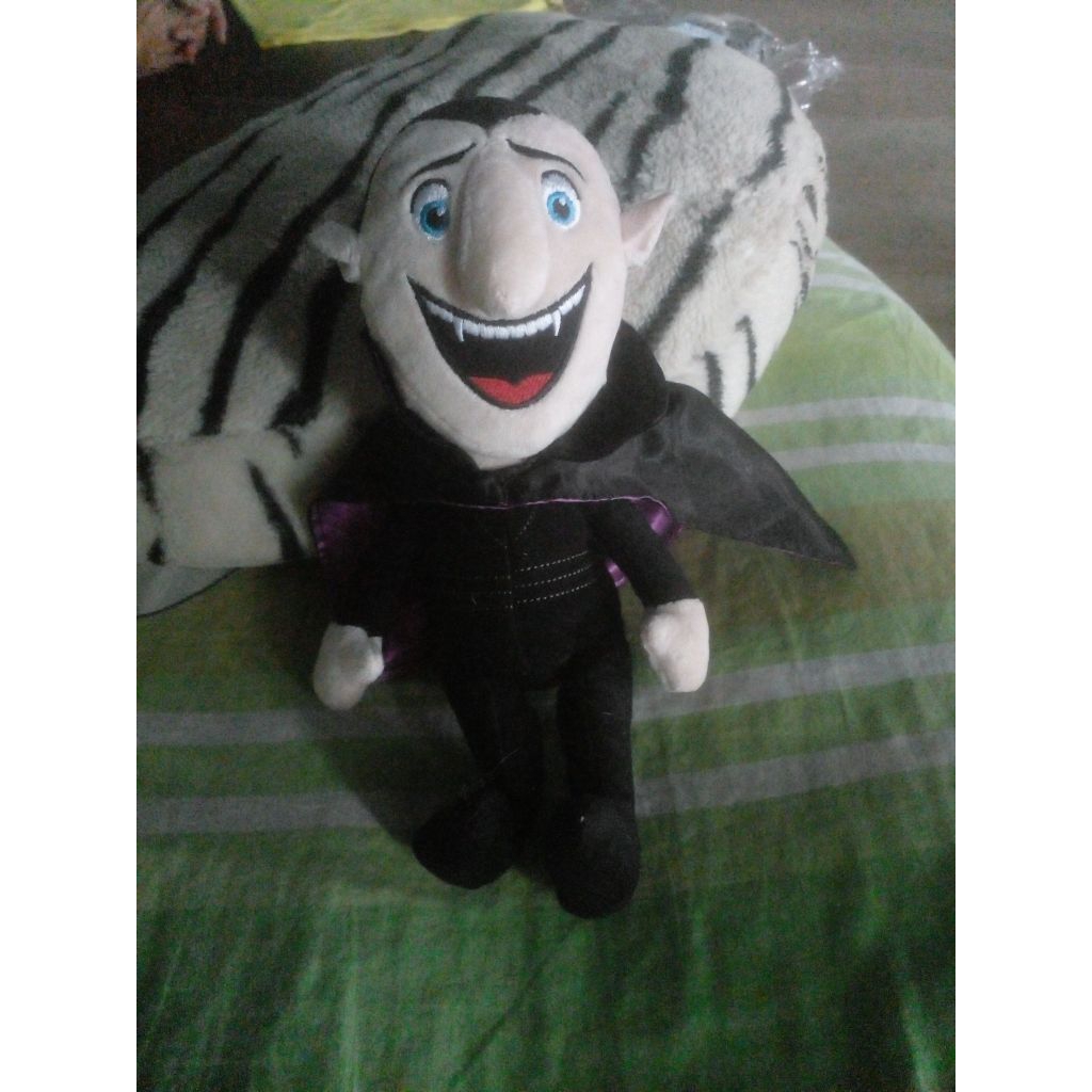 boneka vampir lucu