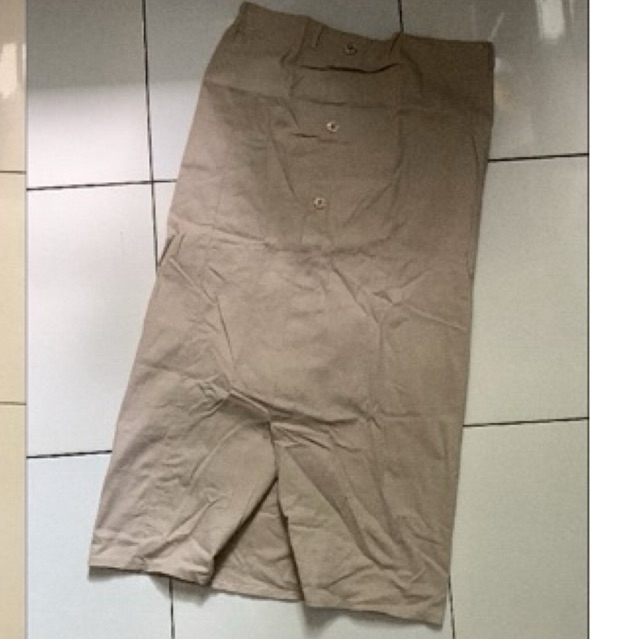 Rok Span warna cream