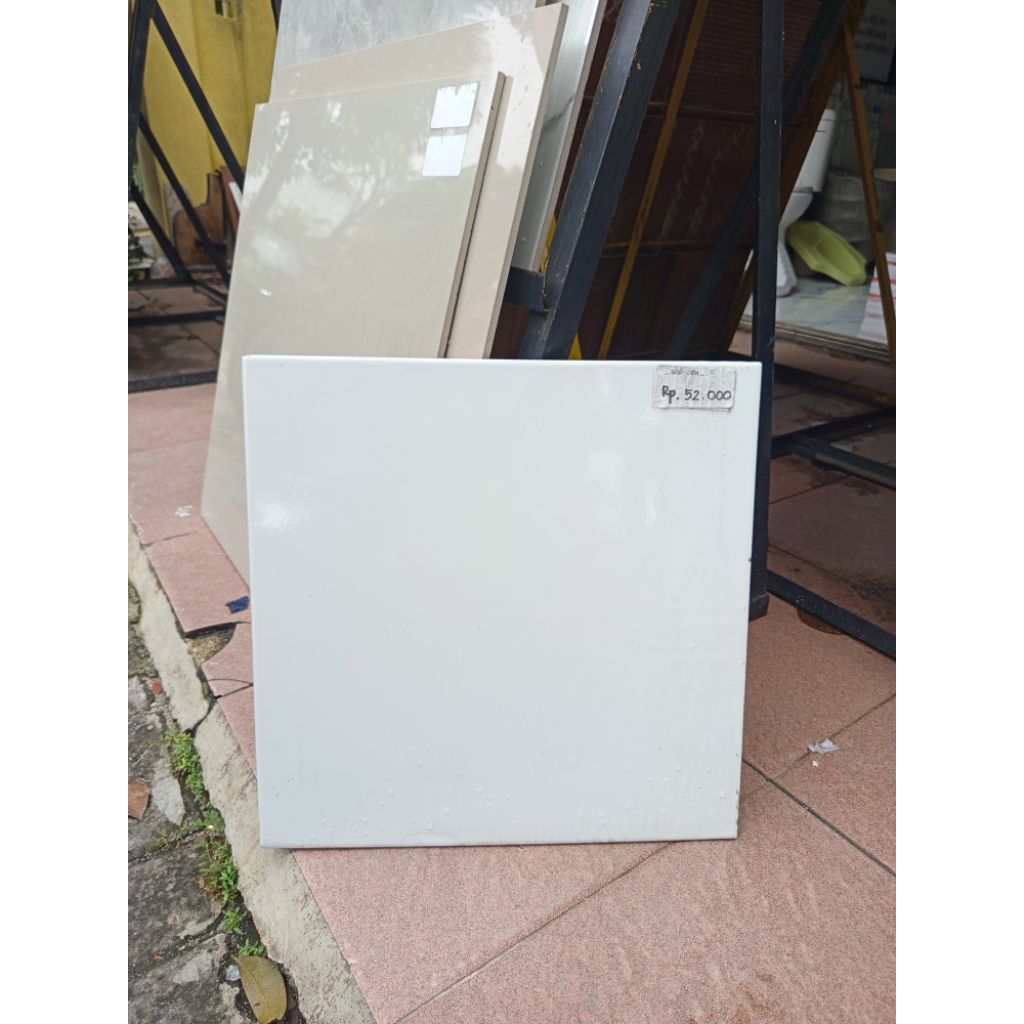 Keramik Glossy Ikad Putih 40 x 40