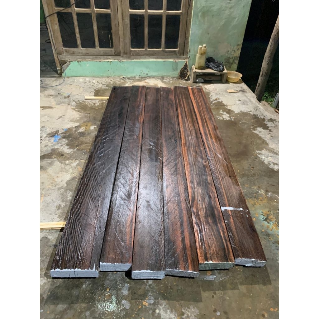 papan kayu eboni atau amara