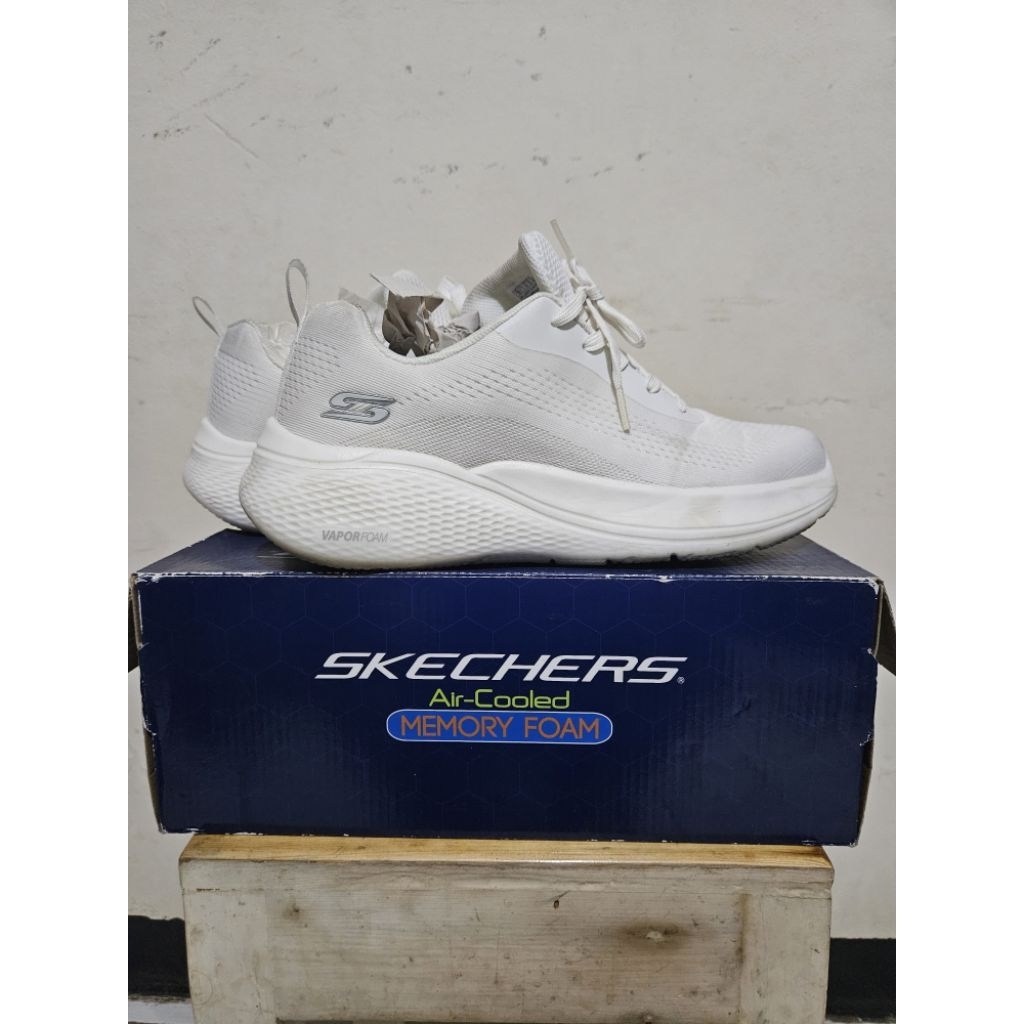 Sepatu casual Skechers Bobs Infinity White