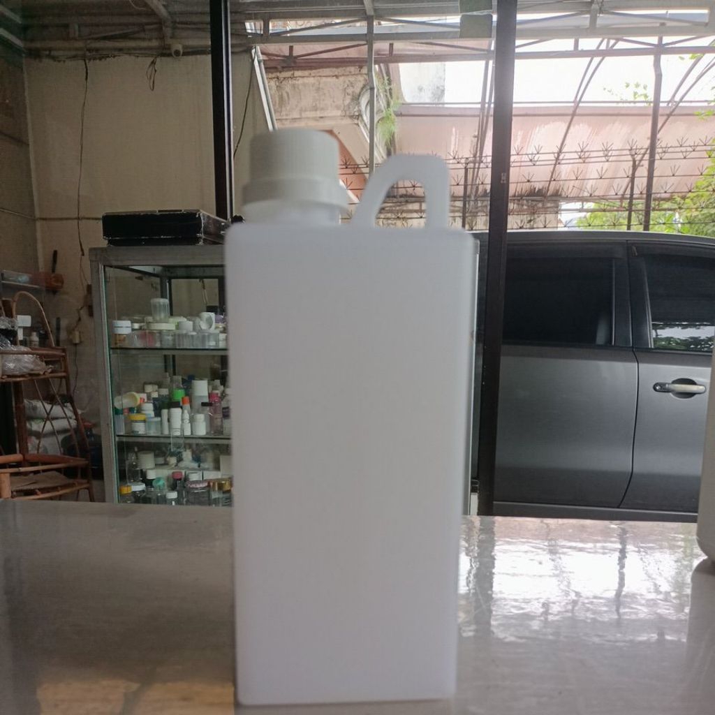 JERIGEN 1 LITER, BAHAN TEBAL, TIDAK MUDAH BOCOR, KOTAK