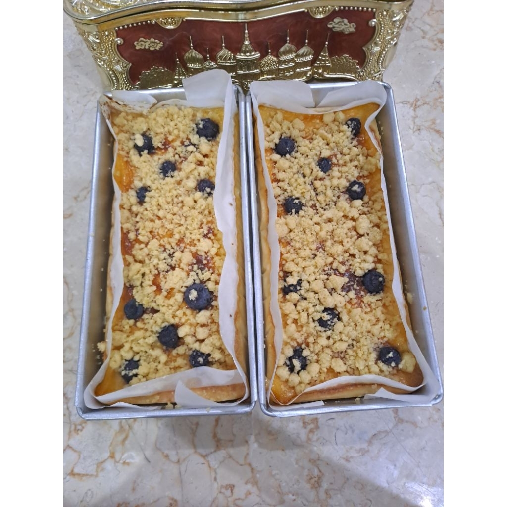 Blueberry Crumble Cheesecake