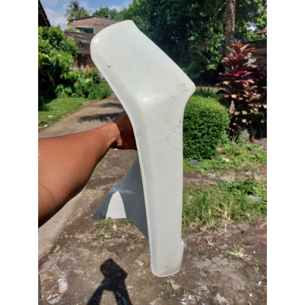 Sayap Luar Astrea Grand Putih Sebelah Kanan Original