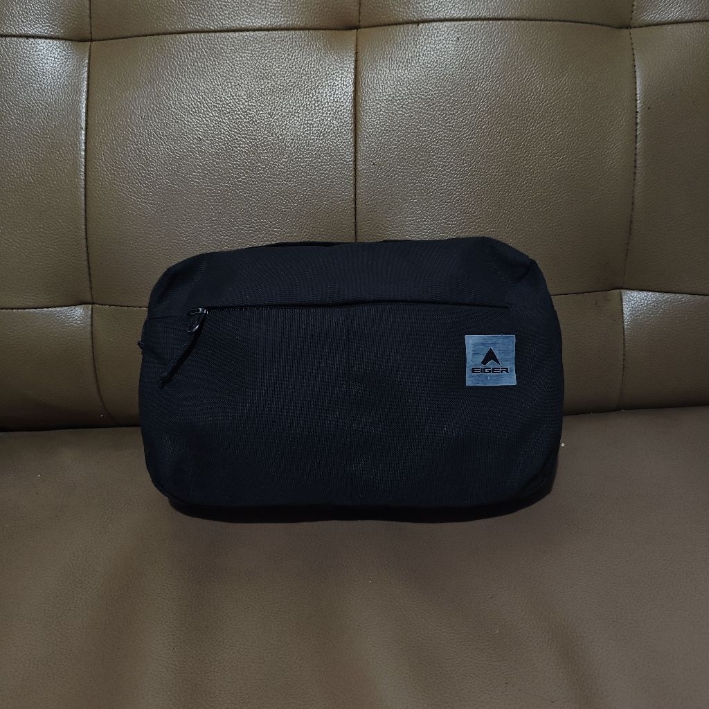 Waist Bag / Sling Bag EIGER Original – Hitam – Kondisi Mulus