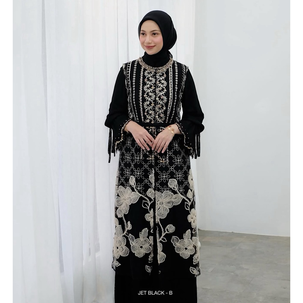 SARAH THE LABEL - INARA DRESS JETBLACK B SIZE M, HANA KIMONO BLOUSE EMERALD L