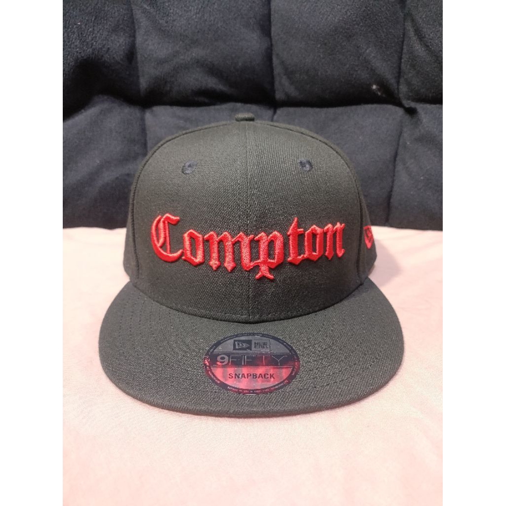Topi New Era x Compton Script Red Setelan (OSFM) ORIGINAL 100%