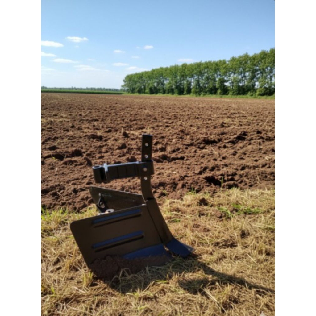 singkal atau cangkul luku daun bajak sawah