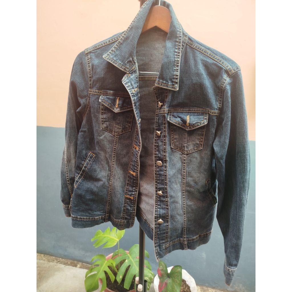 Preloved Jaket Jeans Wanita Sports Club dan Lee Cooper