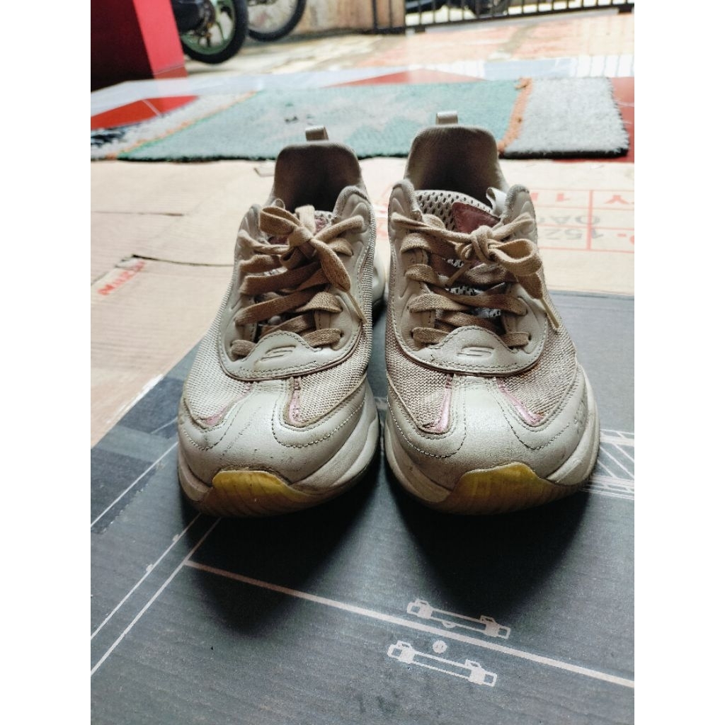 sepatu Skechers cewek ukuran 39