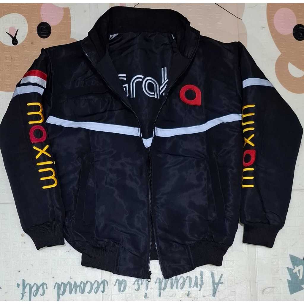 JAKET BLACK GRAB MXM SESUAI GAMBAR DAN VIDEO WARNA HITAM SEMUA GAK CEPET KOTOR LOGONYA BORDIR SAKUNY