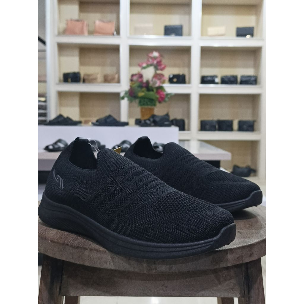 sepatu cewe dewasa NEW ERA / WINDA 08 / hitam.hitam & hitam.putih