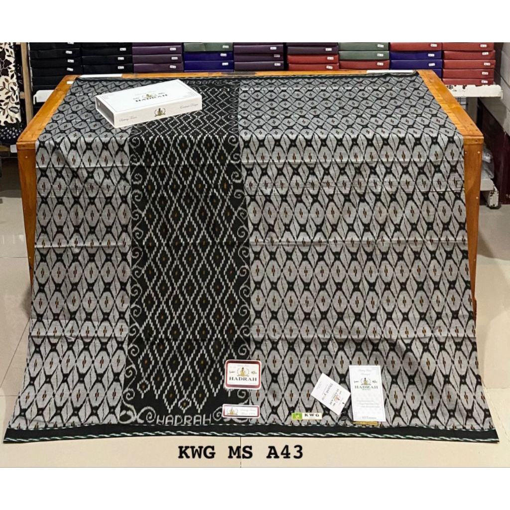 Sarung Hadrah KWG Original Motif Kembang Gerimis - Sarung Tenun Pria Mewah Full Box Label plus tanda