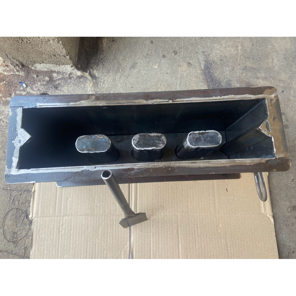 Cetakan batako baut lubang 3 ukuran 40x20x10