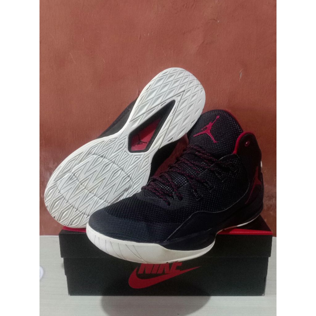 sepatu basket second size 45