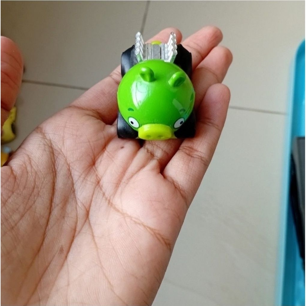 Preloved - Hotwheels Angry Bird Green Pig -Mobil mainan anak Hot Wheels