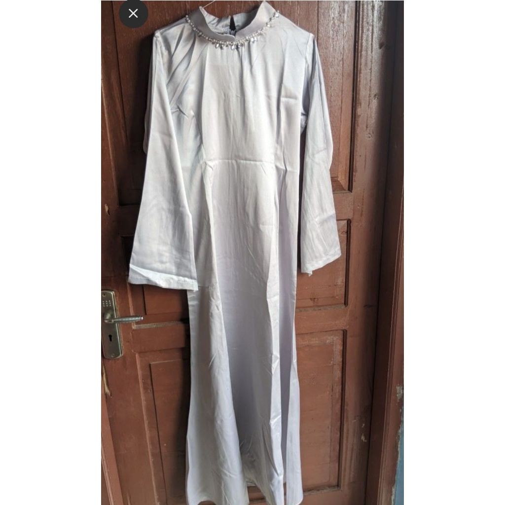 DRESS SATIN ABU SILVER