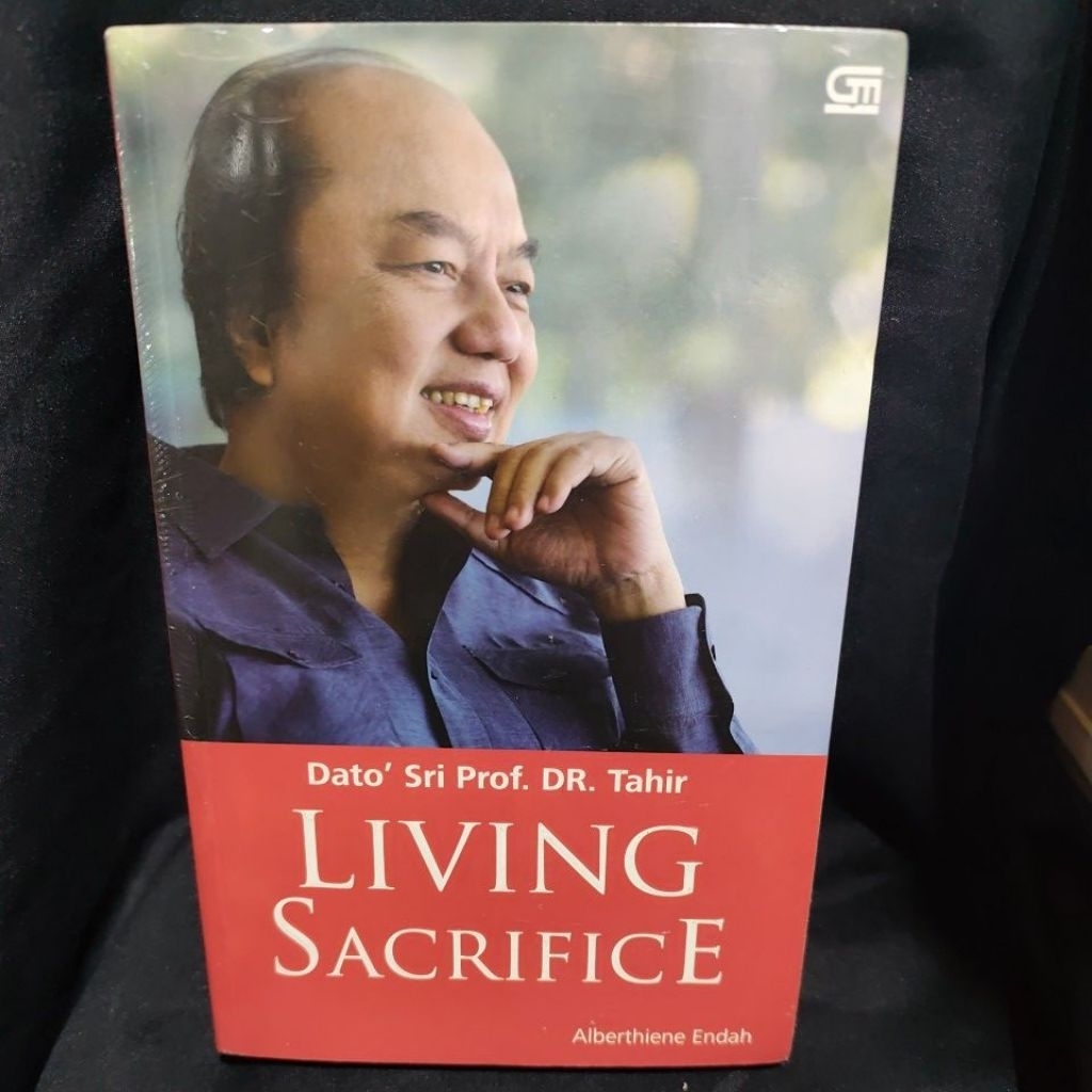 Buku Original Dato Sr Prof. DR. Tahir LIVING SACRIFICE - Alberthiene Endah