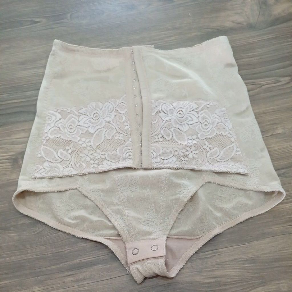 Preloved Korset Celana