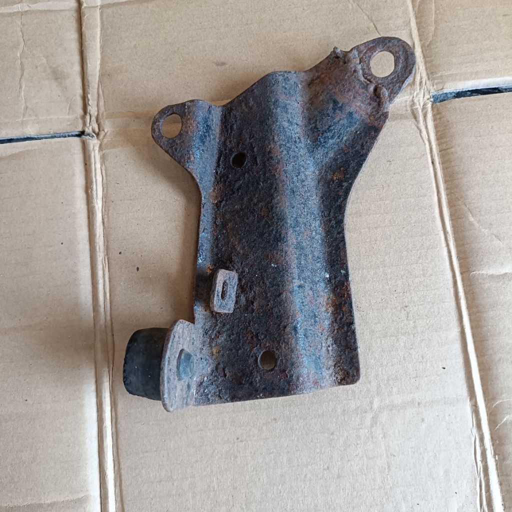 Bracket brecket braket breket pangkon dudukan knalpot Yamaha Jupiter lama old jupiter lawas jupiter 