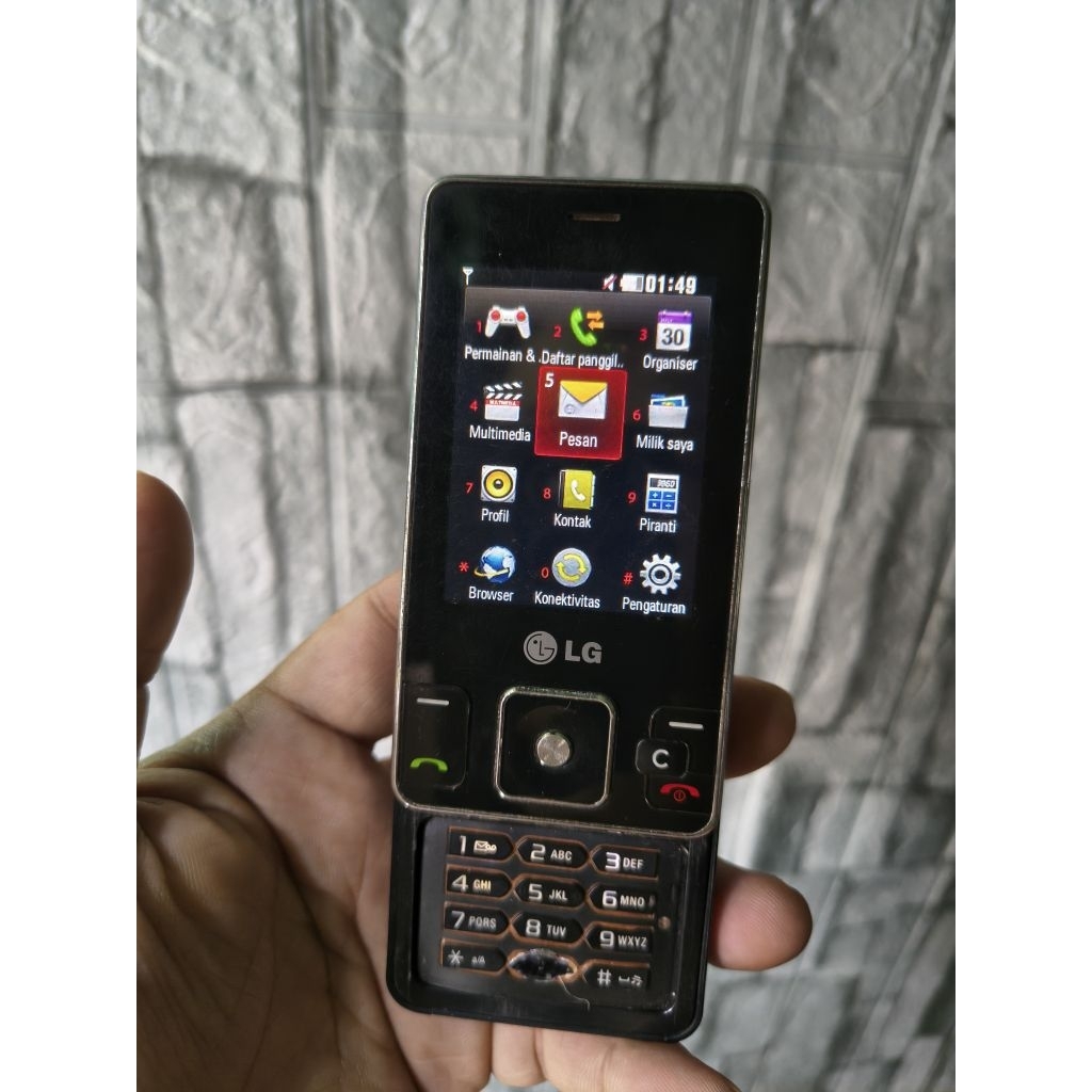 HP LG KC550 Slide black Jadul / rare item / hp Langka / koleksi.