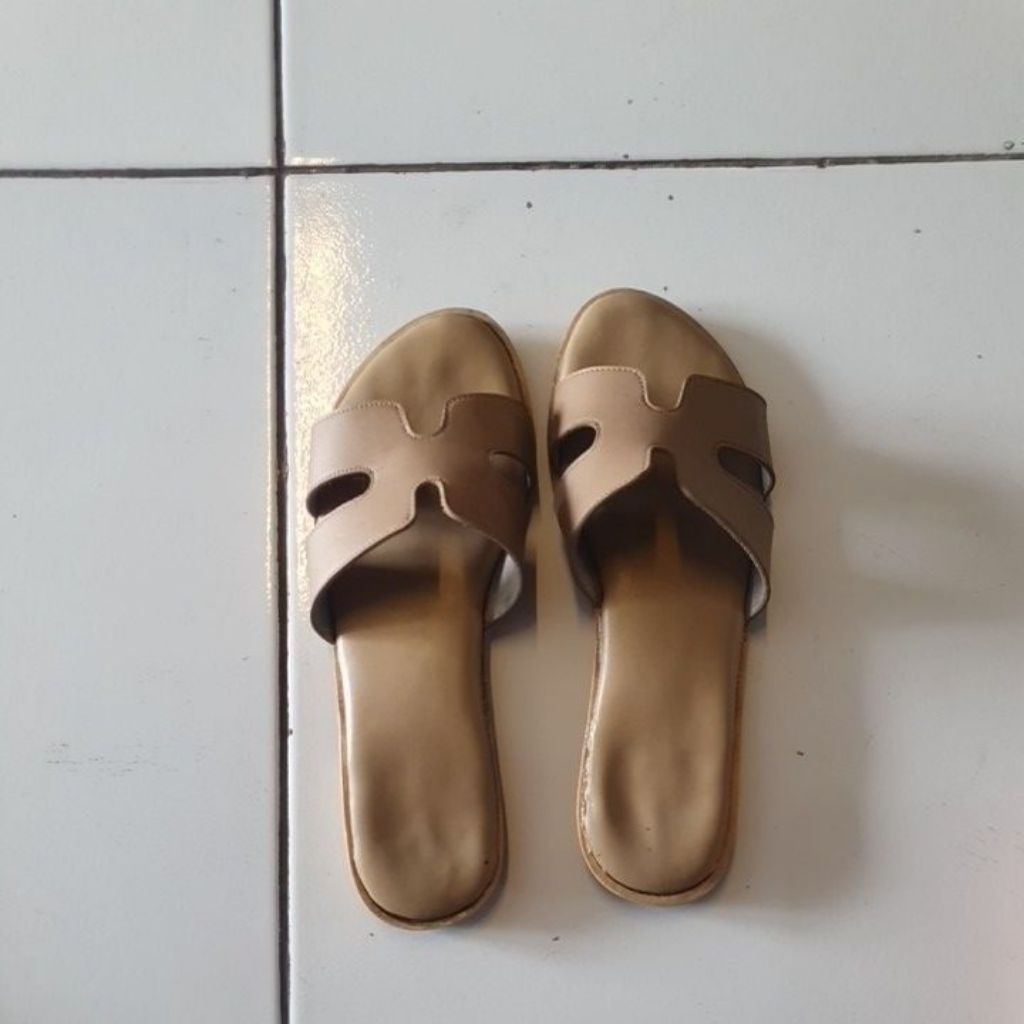 Sandal Fladeo Wanita Size No 38 Seken Bekas Pakai Kondisi Bagus Warna Coklat Muda