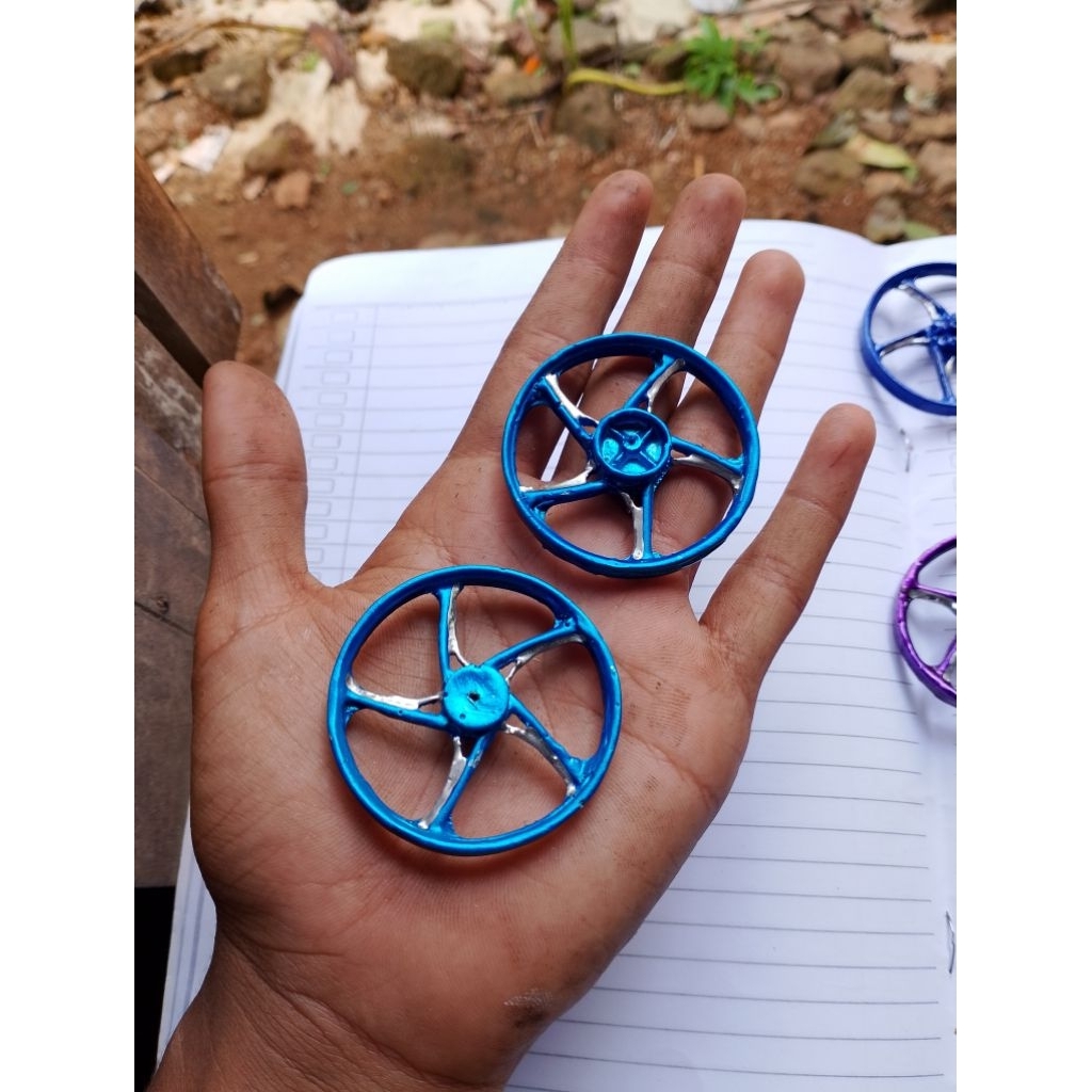 miniatur velg vnd biru muda (sudah dapat ban)