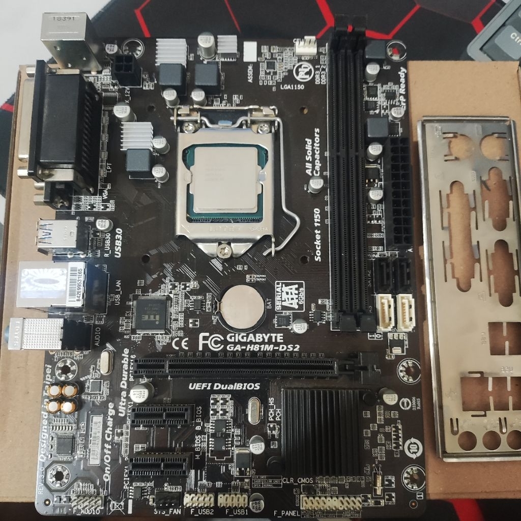 Paket Motherboard Gigabyte H81M-DS2 dan CPU i7 4770 Bekas Pemakaian Pribadi