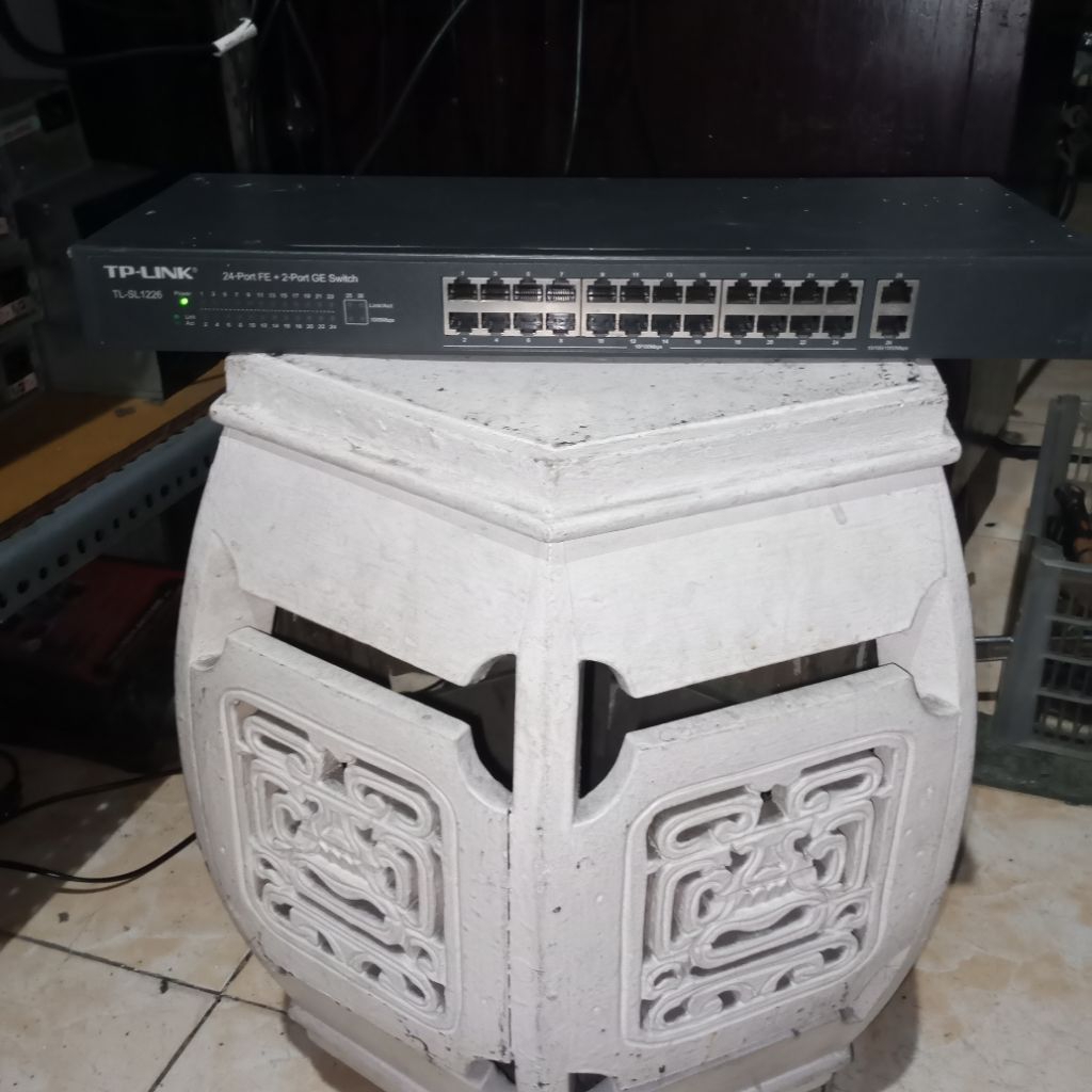 Hub switch  24port Fe plus 2port gigabyte  siwitch normal semua Port