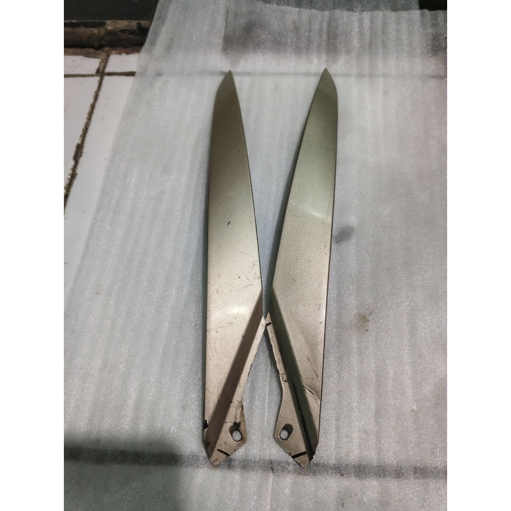 cover lis lis alis mika lampu depan Honda PCX 150  k97 set kanan kiri  warna gold original copotan