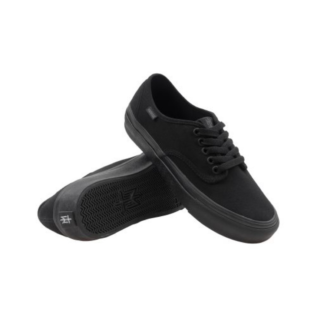 Maternal Disaster - Fughaz AB - Sepatu