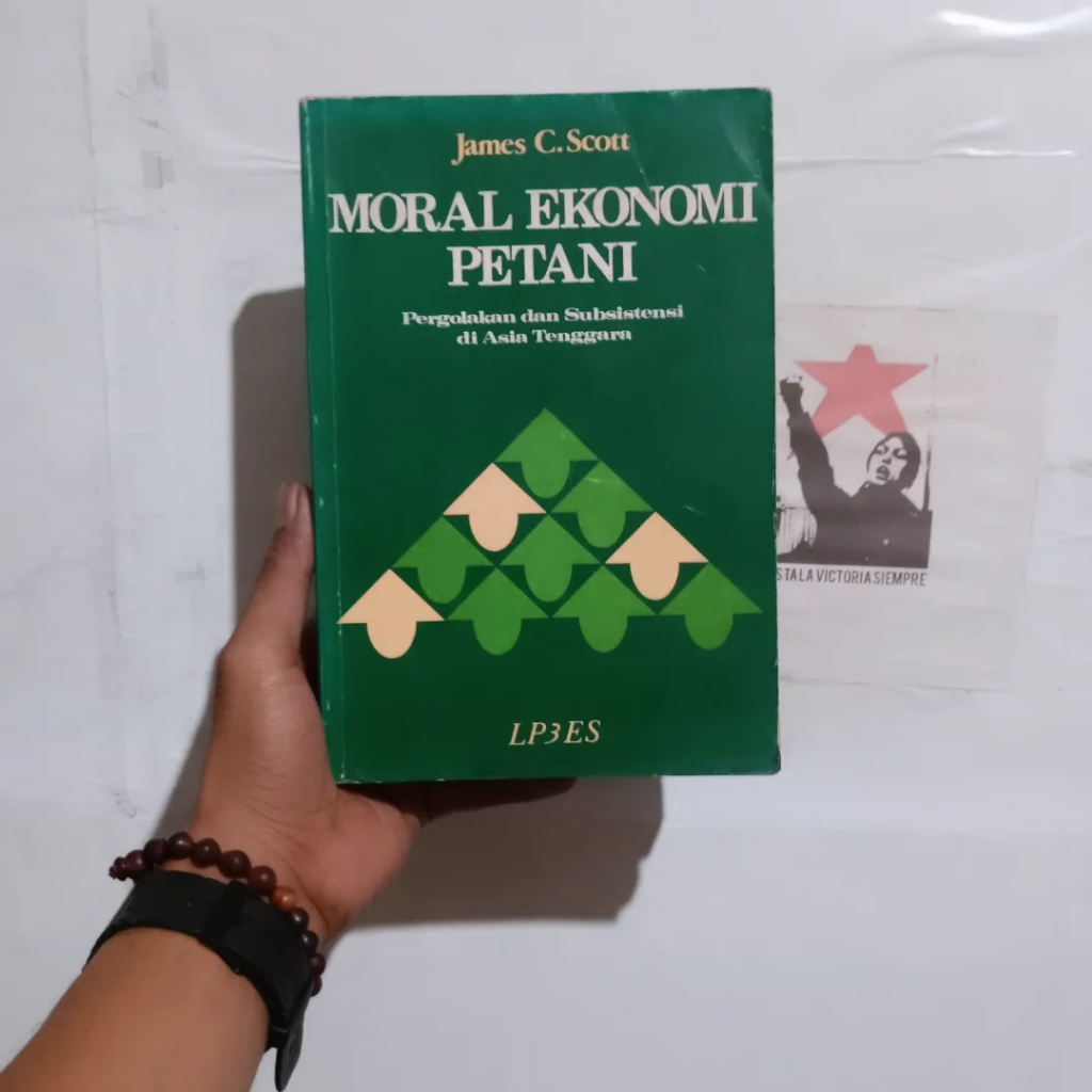 James C. Scott Moral Ekonomi Petani: Pergolakan dan Subsistensi di Asia Tenggara | Menjauh dari Nega