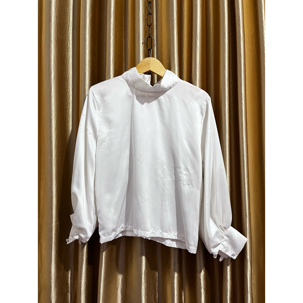preloved blouse satin putih lengan balon