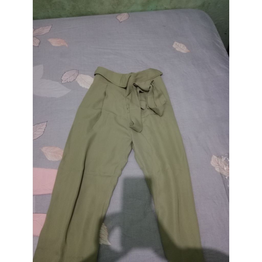 celana panjang sage green