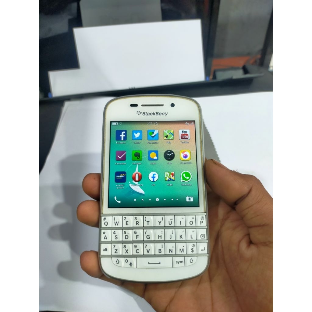 BLACKBERRY_Q10