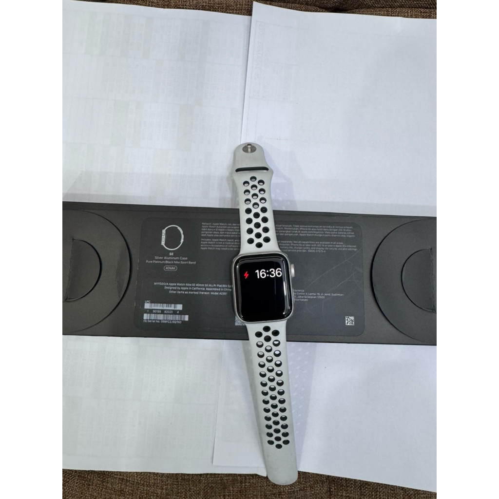 Apple watch SE Nike 40mm original bekas second fulset original