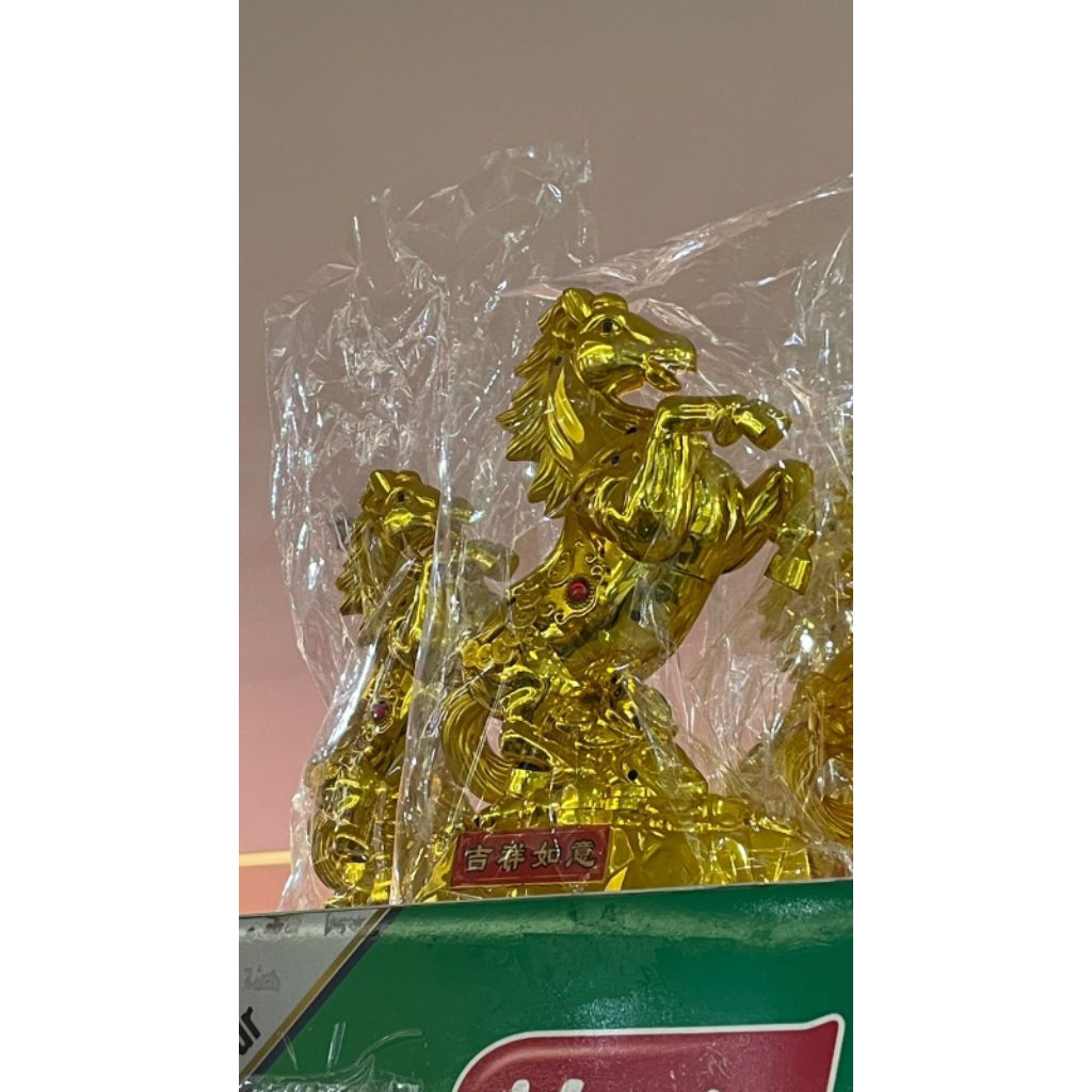 Coklat Kuda Emas Imlek – Coklat Hias Bentuk Kuda Keberuntungan
