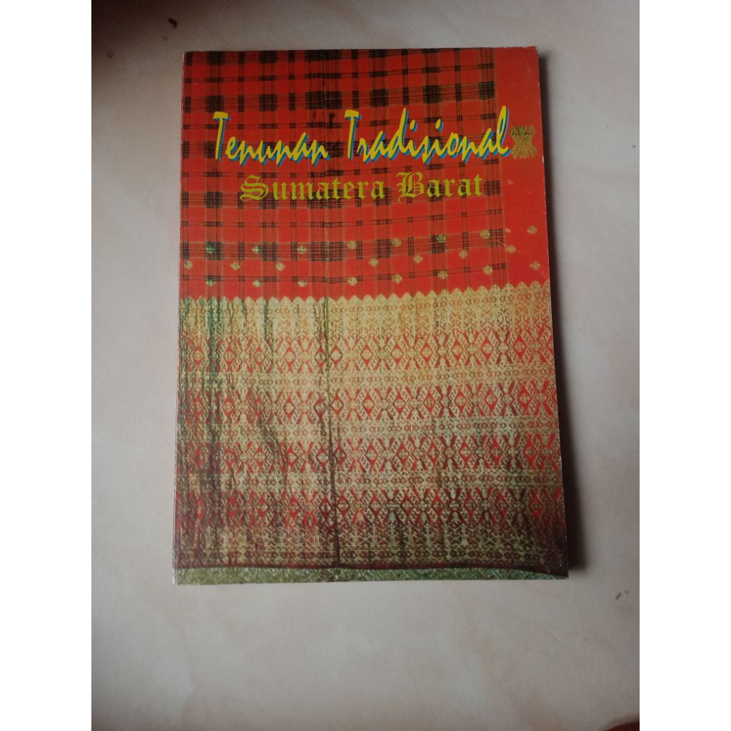 buku tenunan tradisional Sumatra Barat