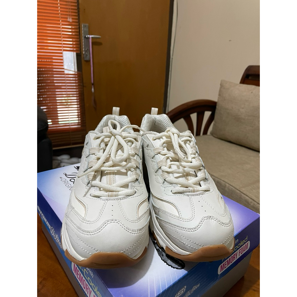 Preloved like new Skechers D’lites sneaker women’s