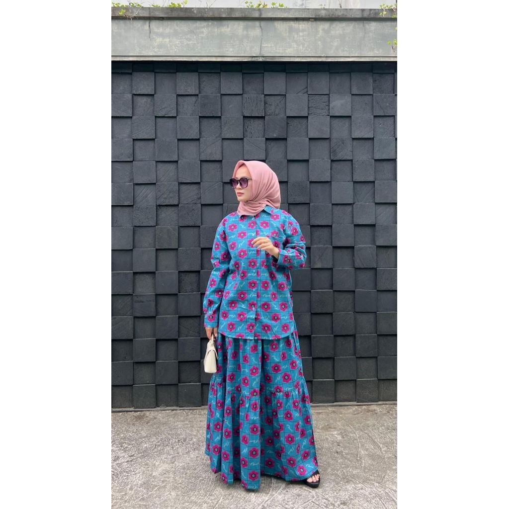 Nerine set by monel, one set motif, one set monel, one set motif