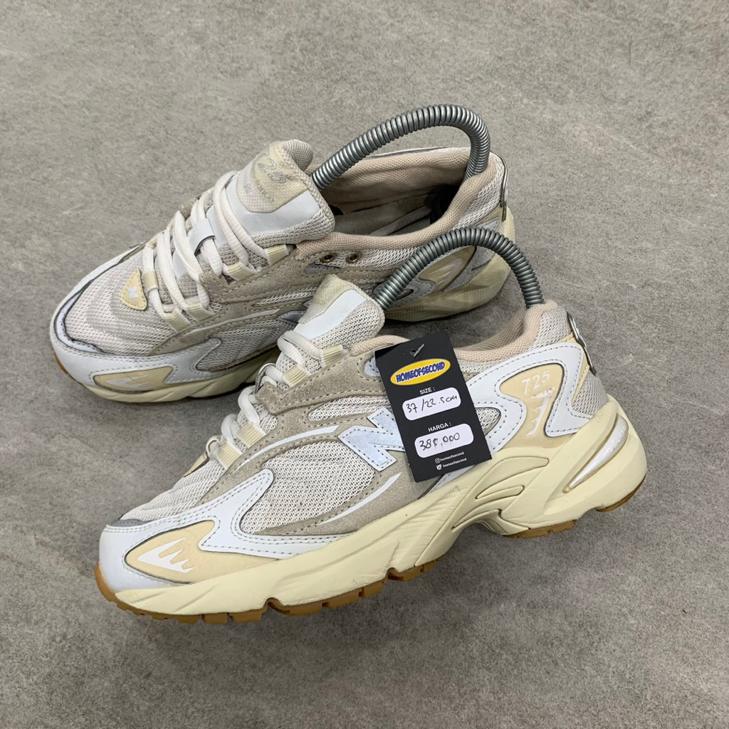 New Balance 725 Beige