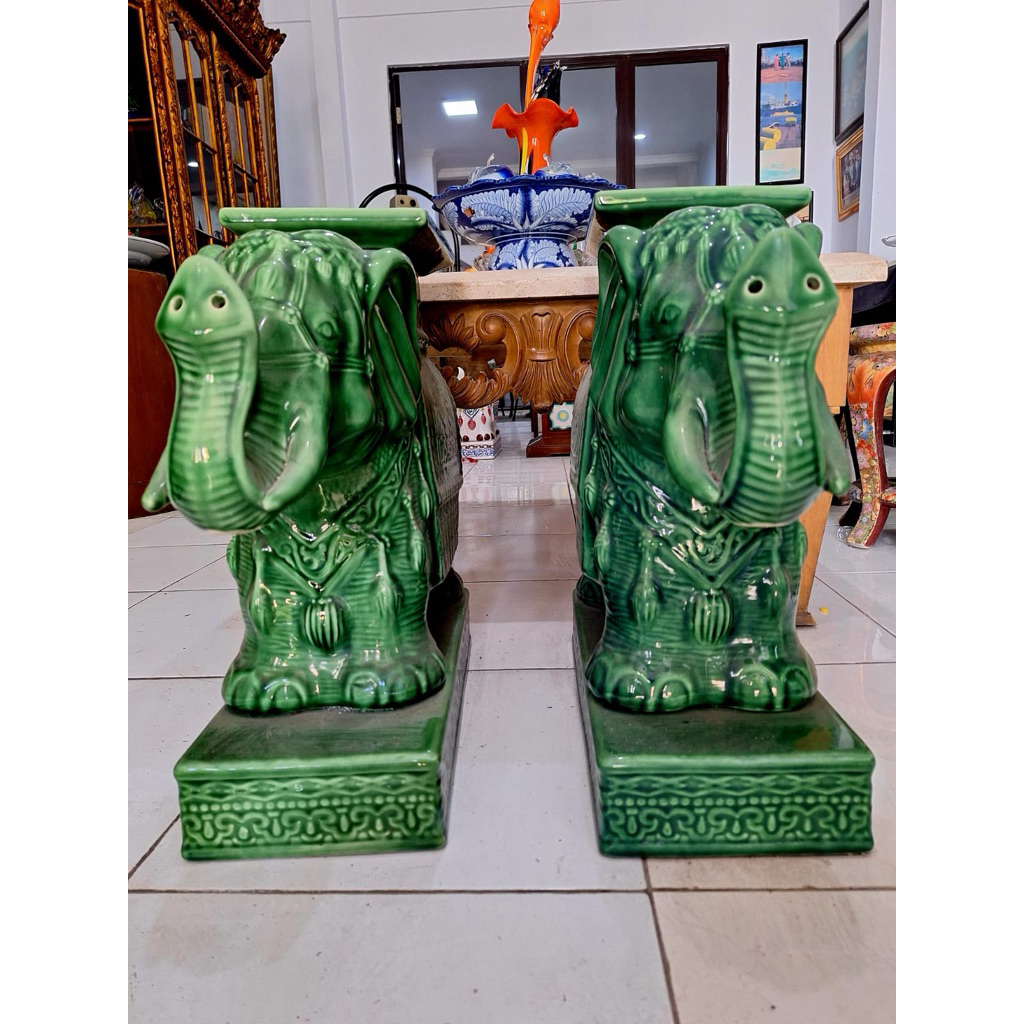 Keramik sepasang Gajah